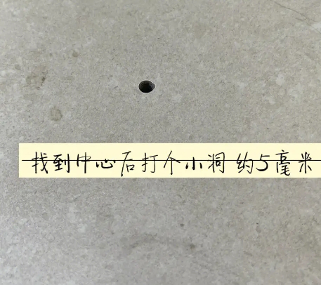 汶川瓷砖空鼓维修公司专业解答在瓷砖铺贴过程中，如果砂料搅拌不均匀，将会带来以下问题